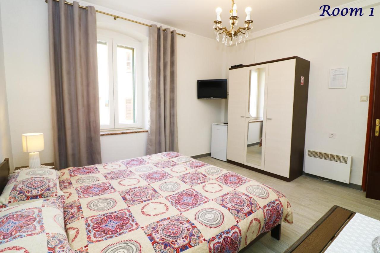 Old Town Rooms And Apartment Porec Ngoại thất bức ảnh