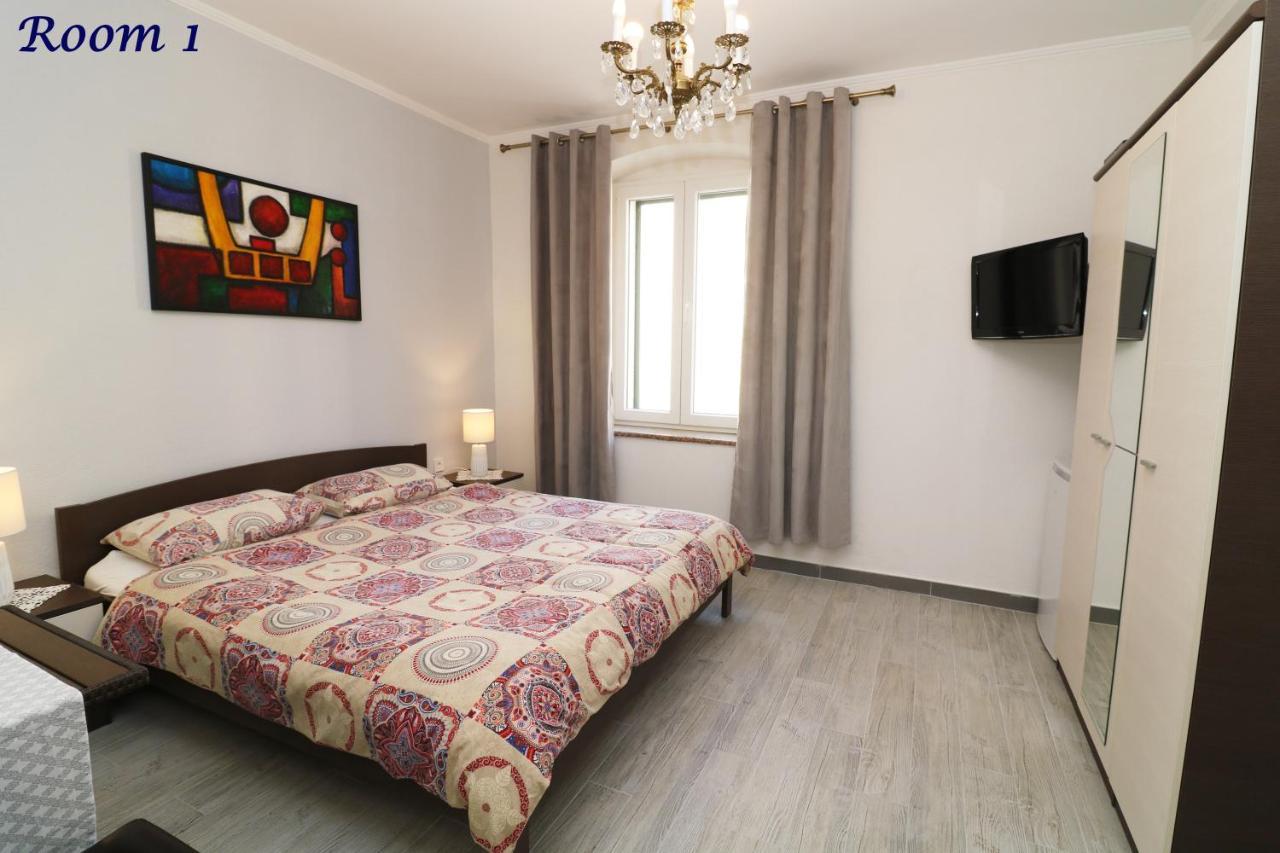 Old Town Rooms And Apartment Porec Ngoại thất bức ảnh